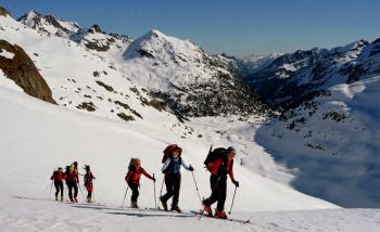 Grupo esquí de montaña