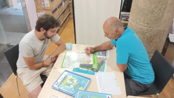 Guías en oficina de turismo de Jaca